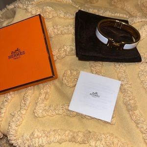 Authentic Hermès
White Gold Box Palladium Enamel H Logo Clic Clac Bangle Cuff